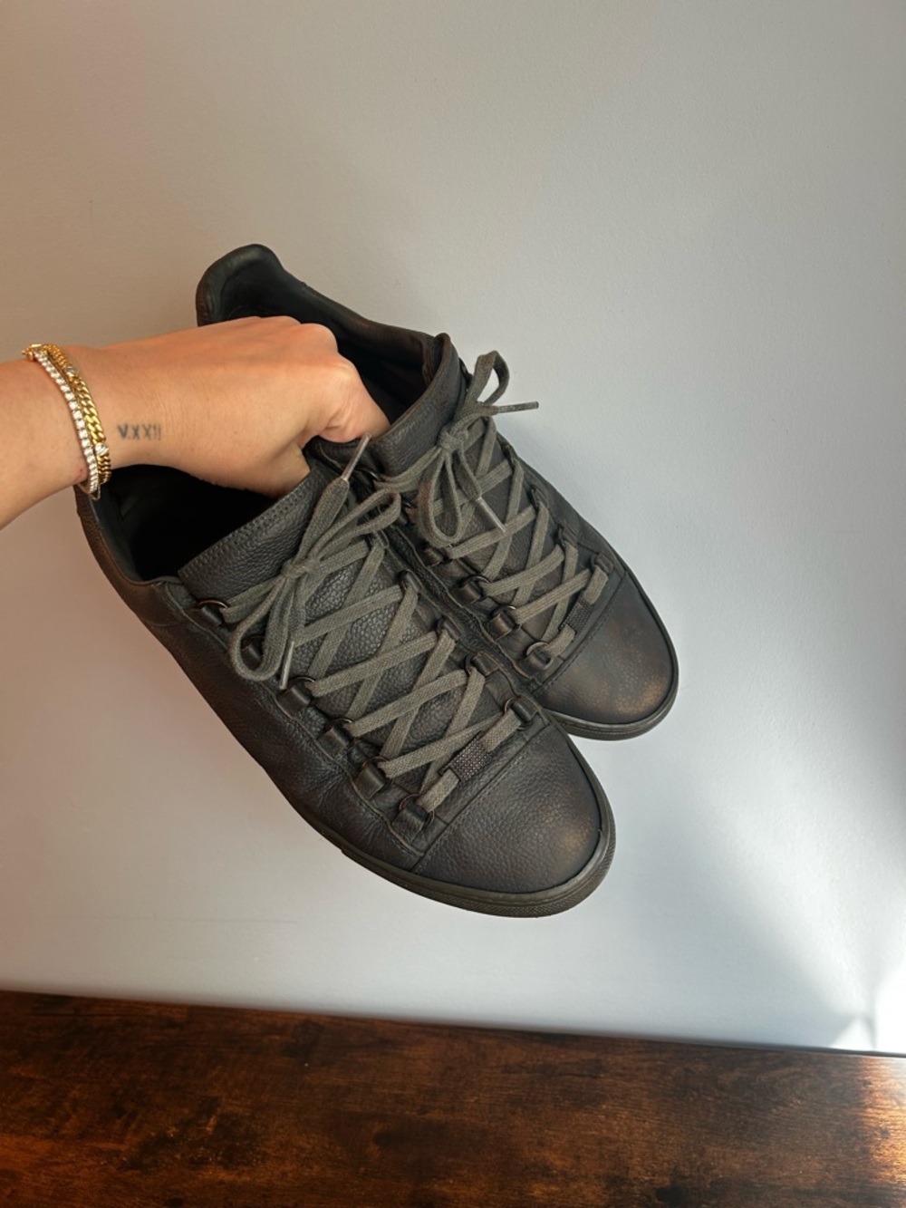 Balenciaga Arena Leather Low-Top Sneakers - Picture 8 of 12